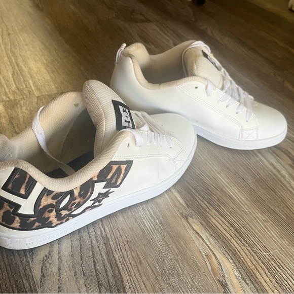 DC White Sneakers with leopard print logo - Picture 3 of 4